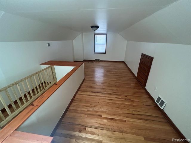 21970 Moross Road, Grosse Pointe, MI 48236