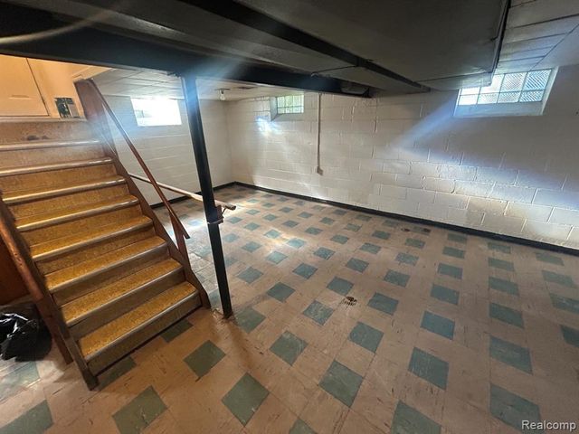 21970 Moross Road, Grosse Pointe, MI 48236