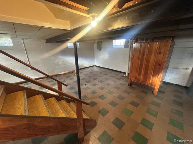 21970 Moross Road, Grosse Pointe, MI 48236