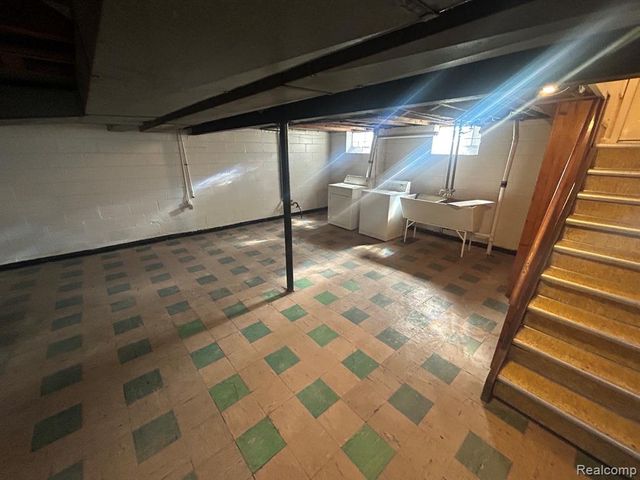 21970 Moross Road, Grosse Pointe, MI 48236