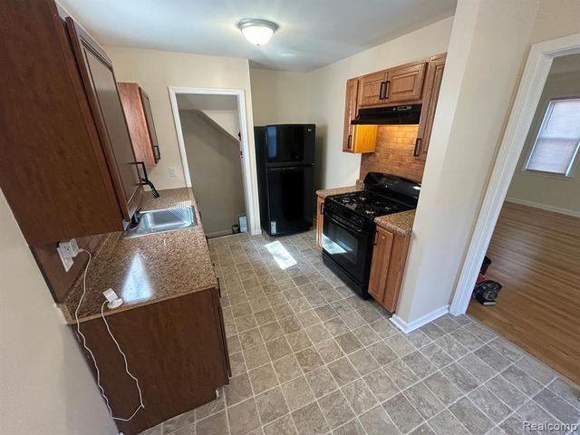 21970 Moross Road, Grosse Pointe, MI 48236