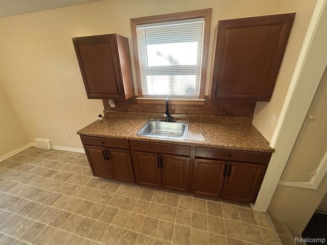 21970 Moross Road, Grosse Pointe, MI 48236