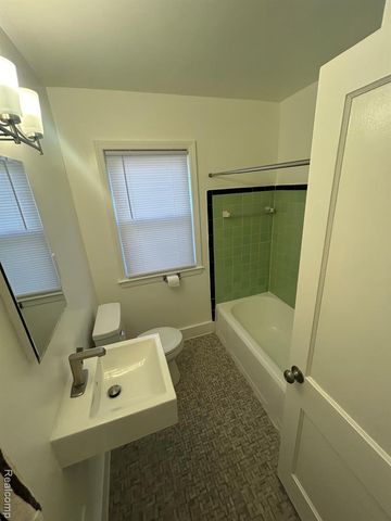 21970 Moross Road, Grosse Pointe, MI 48236