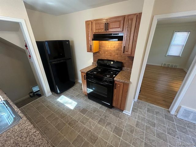 21970 Moross Road, Grosse Pointe, MI 48236