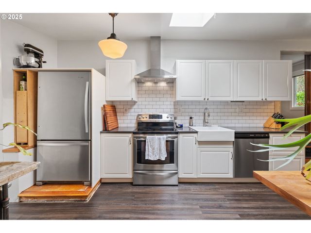 9342 N SAINT JOHNS Ave, Portland, OR 97203