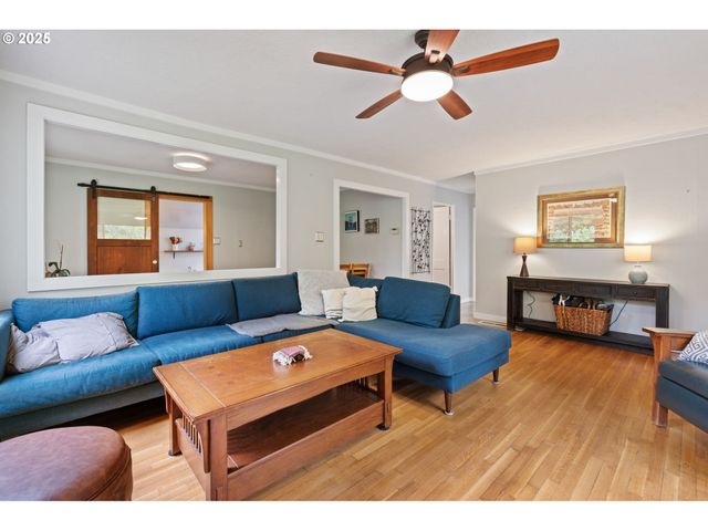 9342 N SAINT JOHNS Ave, Portland, OR 97203