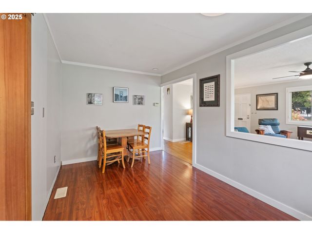 9342 N SAINT JOHNS Ave, Portland, OR 97203