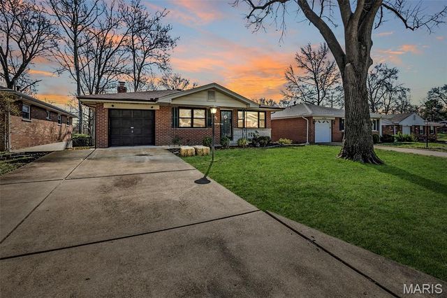 8348 Vasel Drive, Affton, MO 63123