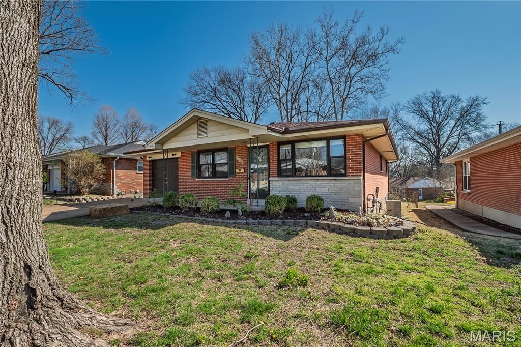 8348 Vasel Drive, Affton, MO 63123