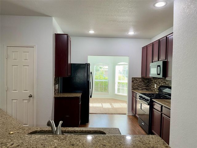 2623 Hunters Side Trail, Fresno, TX 77545