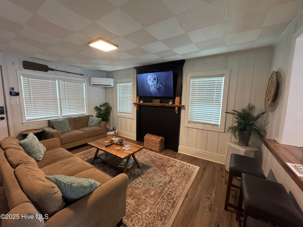 121 Cedar Point Boulevard, Cedar Point, NC 28584