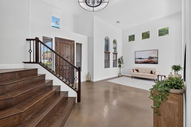 701 Rolling Green Dr, West Sacramento, CA 95605