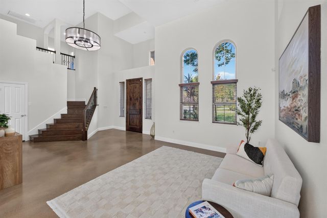 701 Rolling Green Dr, West Sacramento, CA 95605