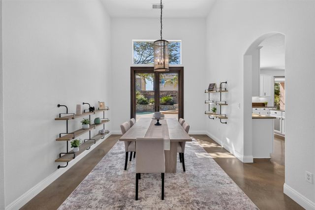 701 Rolling Green Dr, West Sacramento, CA 95605
