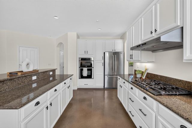 701 Rolling Green Dr, West Sacramento, CA 95605