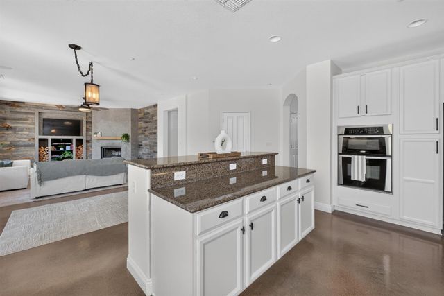 701 Rolling Green Dr, West Sacramento, CA 95605