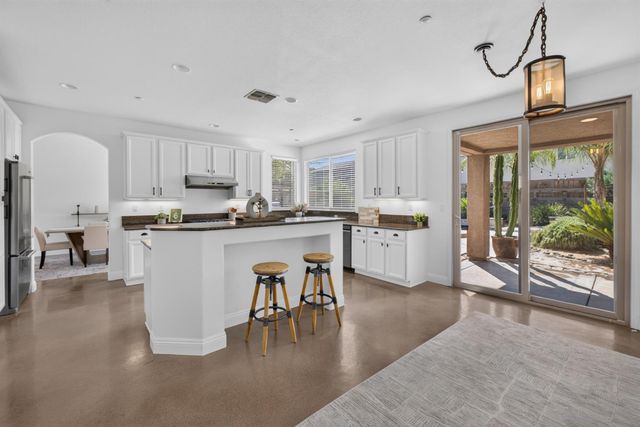 701 Rolling Green Dr, West Sacramento, CA 95605