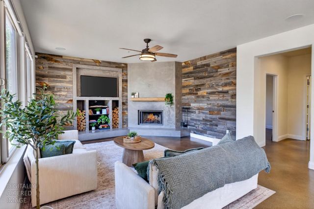 701 Rolling Green Dr, West Sacramento, CA 95605