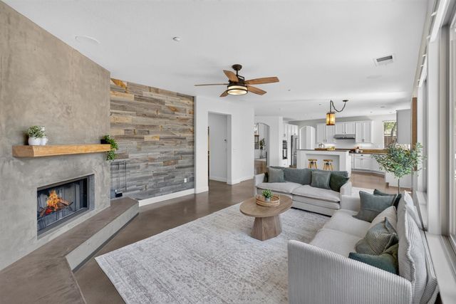 701 Rolling Green Dr, West Sacramento, CA 95605