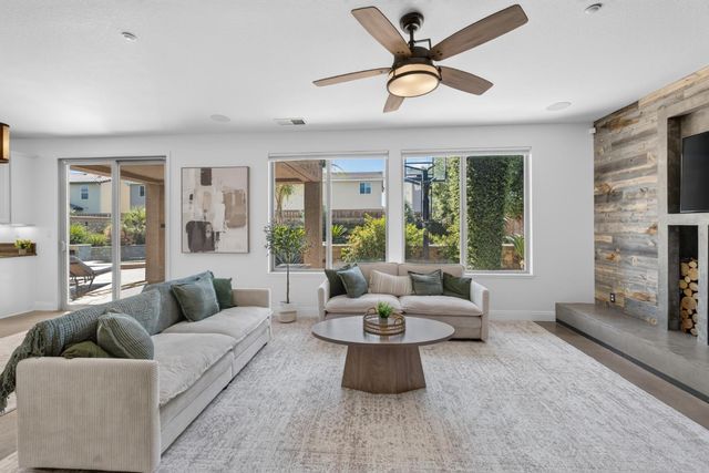 701 Rolling Green Dr, West Sacramento, CA 95605