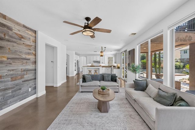 701 Rolling Green Dr, West Sacramento, CA 95605