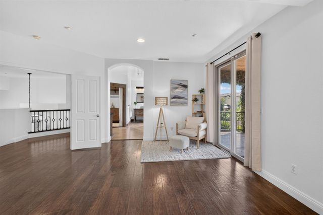 701 Rolling Green Dr, West Sacramento, CA 95605