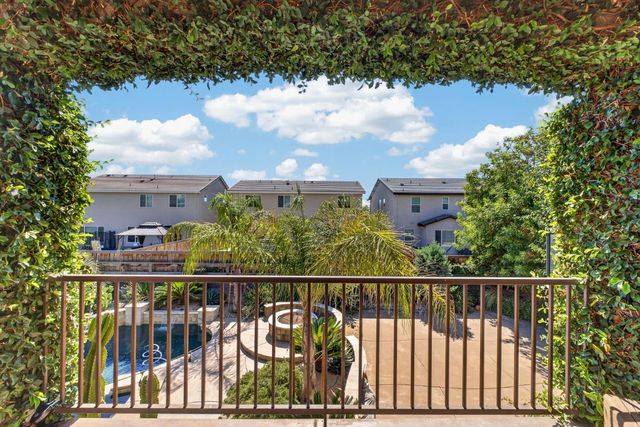 701 Rolling Green Dr, West Sacramento, CA 95605