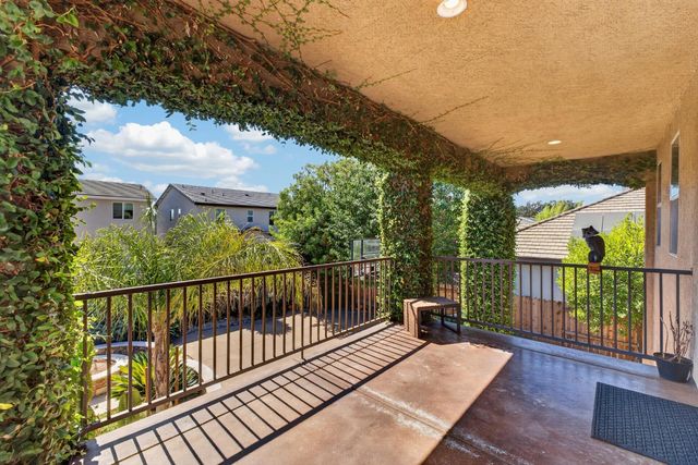 701 Rolling Green Dr, West Sacramento, CA 95605
