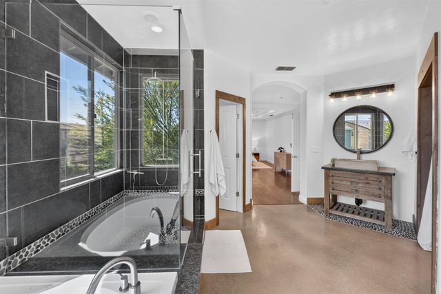 701 Rolling Green Dr, West Sacramento, CA 95605