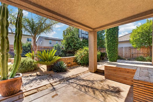 701 Rolling Green Dr, West Sacramento, CA 95605