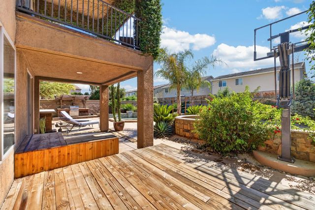 701 Rolling Green Dr, West Sacramento, CA 95605