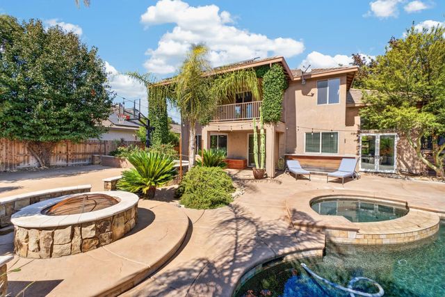 701 Rolling Green Dr, West Sacramento, CA 95605