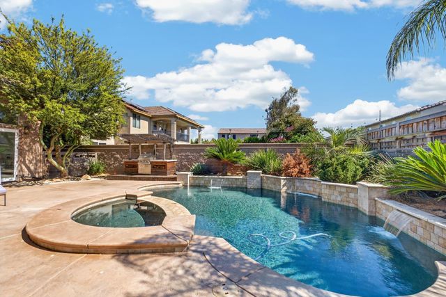 701 Rolling Green Dr, West Sacramento, CA 95605