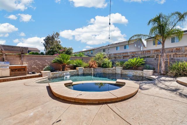701 Rolling Green Dr, West Sacramento, CA 95605