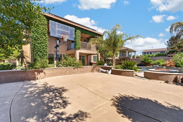701 Rolling Green Dr, West Sacramento, CA 95605