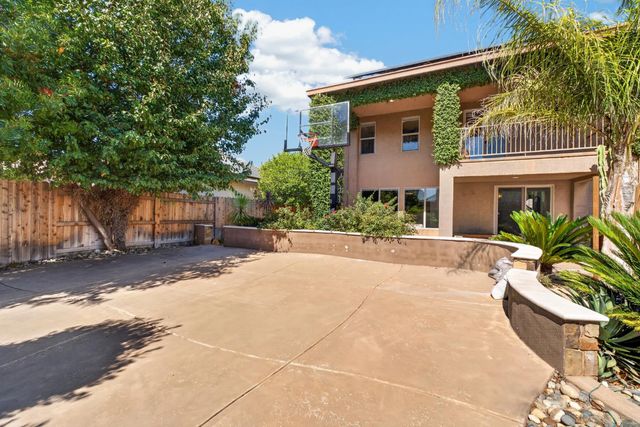 701 Rolling Green Dr, West Sacramento, CA 95605