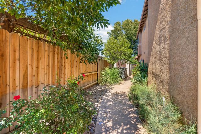701 Rolling Green Dr, West Sacramento, CA 95605