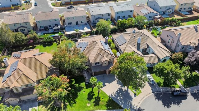 701 Rolling Green Dr, West Sacramento, CA 95605