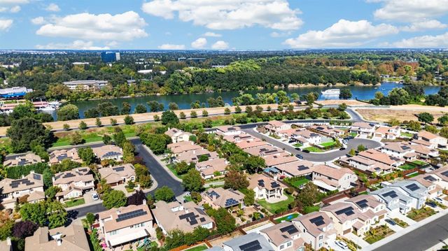 701 Rolling Green Dr, West Sacramento, CA 95605