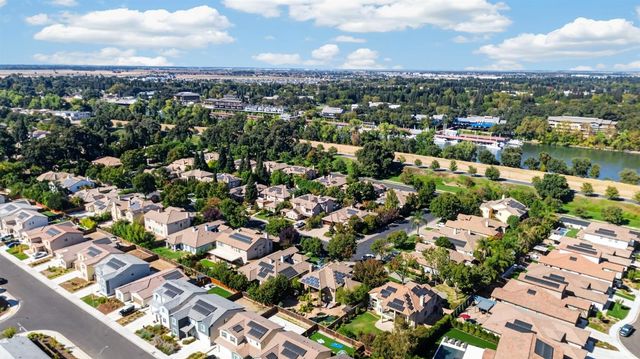 701 Rolling Green Dr, West Sacramento, CA 95605