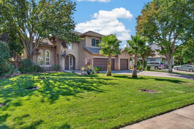 701 Rolling Green Dr, West Sacramento, CA 95605