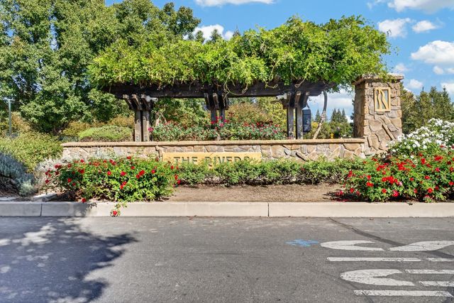 701 Rolling Green Dr, West Sacramento, CA 95605