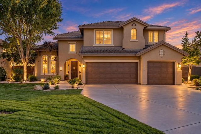 701 Rolling Green Dr, West Sacramento, CA 95605