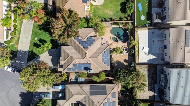 701 Rolling Green Dr, West Sacramento, CA 95605