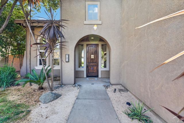 701 Rolling Green Dr, West Sacramento, CA 95605