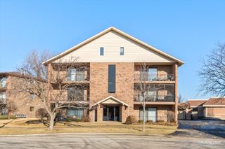 8106 W 168th Place 2W, Tinley Park, IL 60477