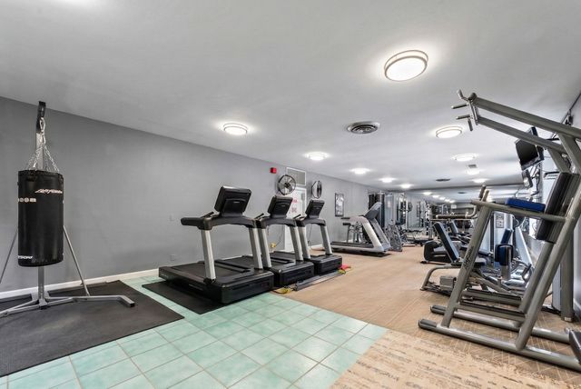 720 W Gordon Terrace 10B, Chicago, IL 60613