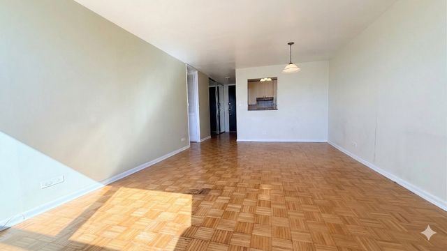 720 W Gordon Terrace 10B, Chicago, IL 60613