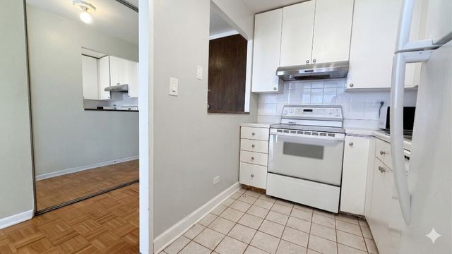 720 W Gordon Terrace 10B, Chicago, IL 60613