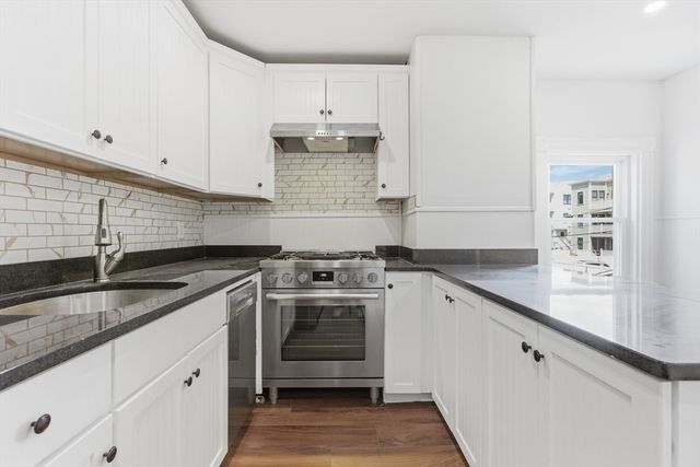 151 L Street, Boston, MA 02127